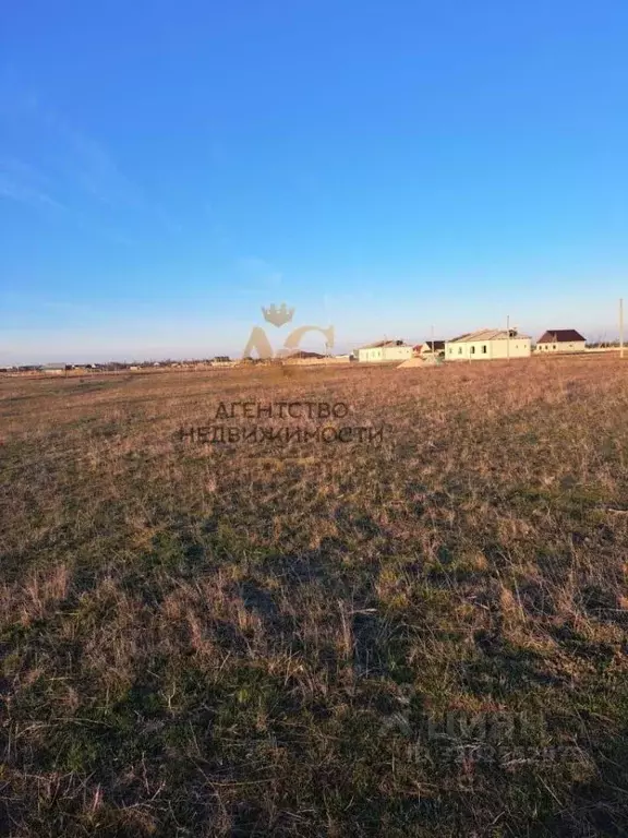 Участок в Крым, Кировский район, с. Яркое Поле ул. Высоцкого, 52 (15.0 ... - Фото 1