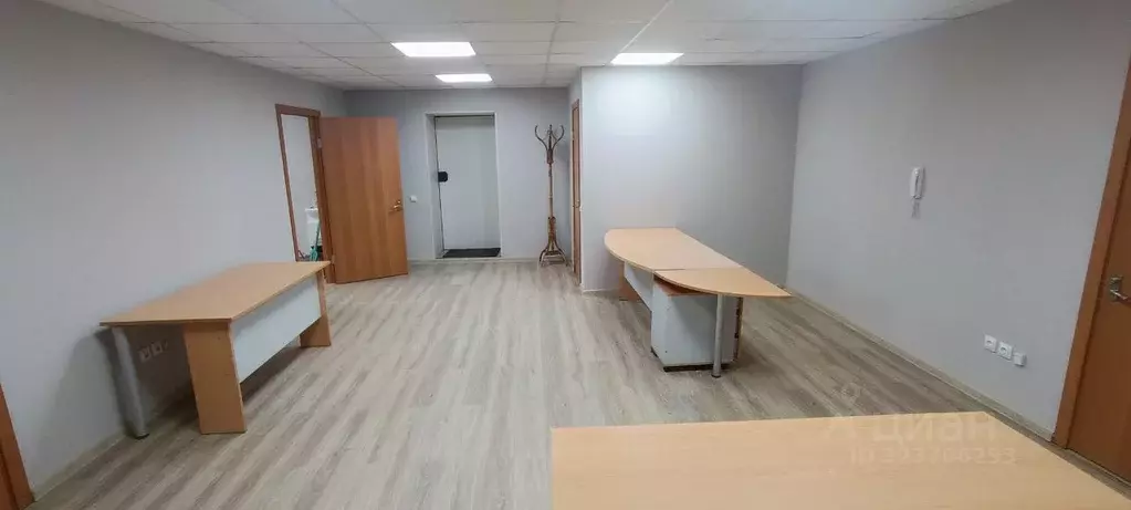 Офис в Тюменская область, Тюмень ул. Коммунаров, 35 (100 м) - Фото 2