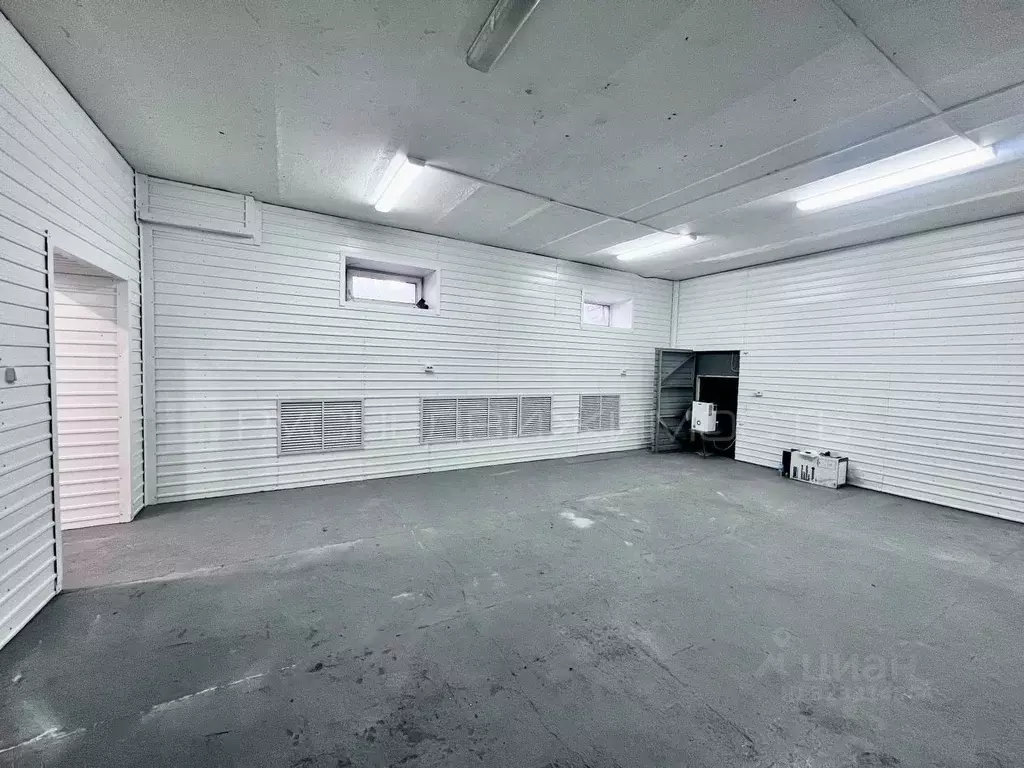 Помещение свободного назначения в Кировская область, Киров Базовая ... - Фото 1