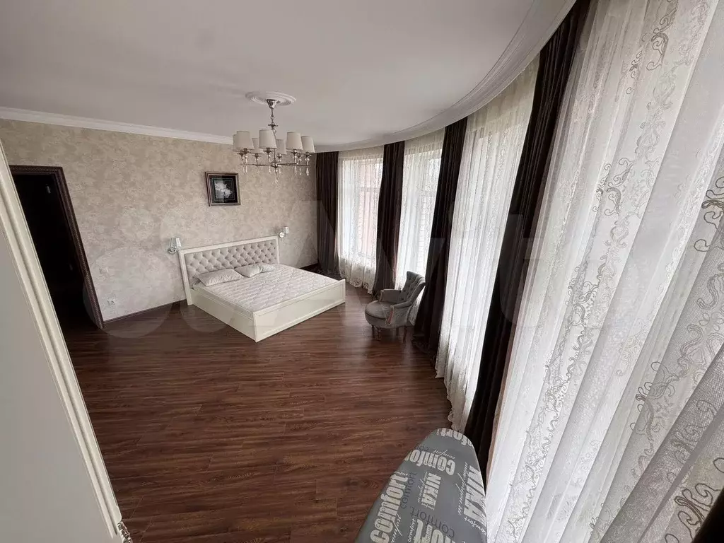 3-к. квартира, 130 м, 9/13 эт. - Фото 1