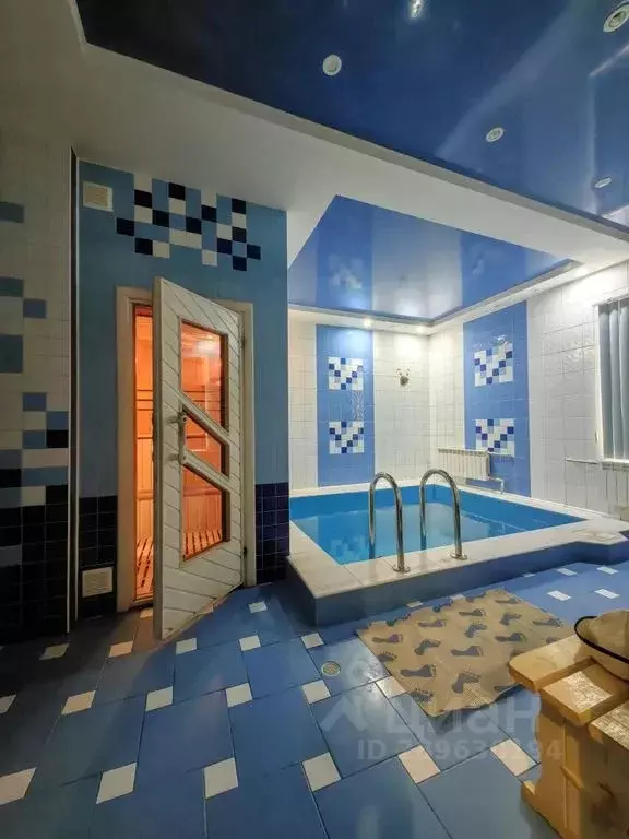 Дом в Волгоградская область, Волгоград Продольная ул., 118 (225 м) - Фото 1