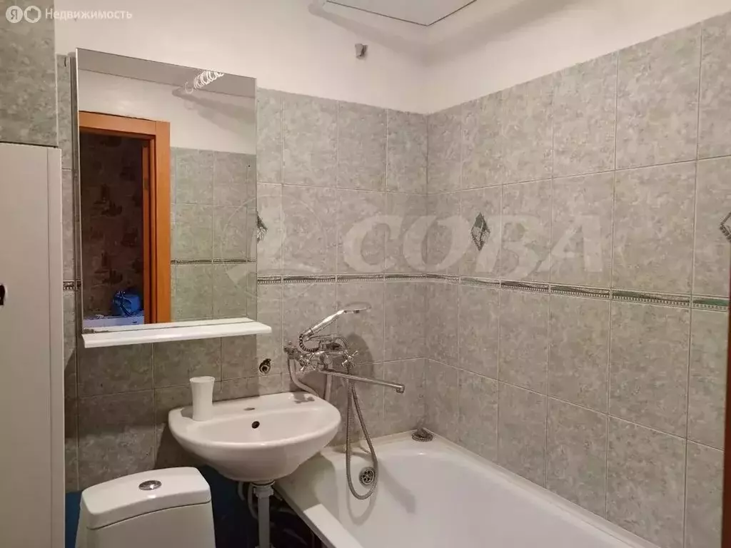 Квартира-студия: Тюмень, улица Республики, 243 (15 м) - Фото 0