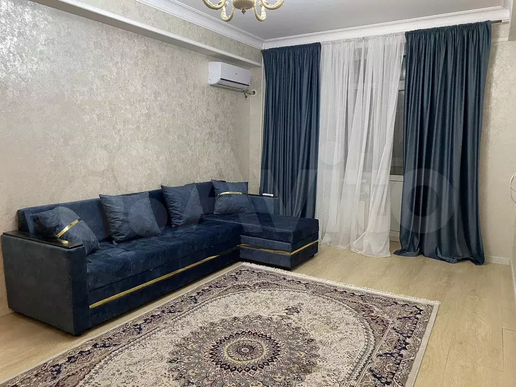 1-к. квартира, 60 м, 1/10 эт. - Фото 0