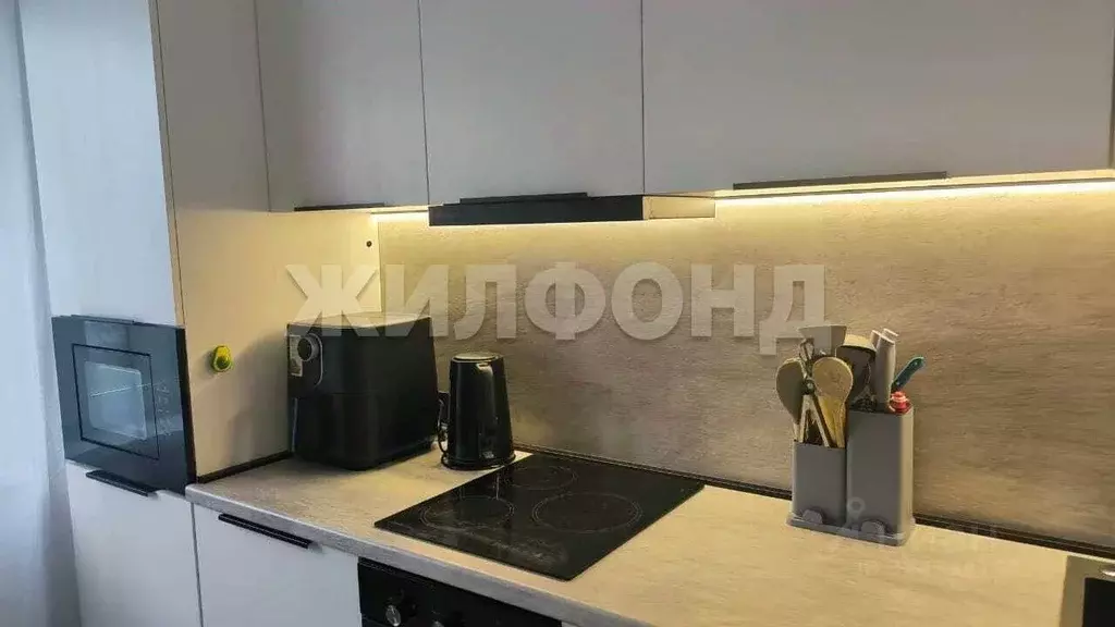 3-к кв. Хакасия, Абакан Пирятинская ул., 17А (63.1 м) - Фото 1