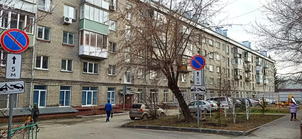 3-комнатная квартира: Барнаул, улица Никитина, 59А (56.1 м) - Фото 0