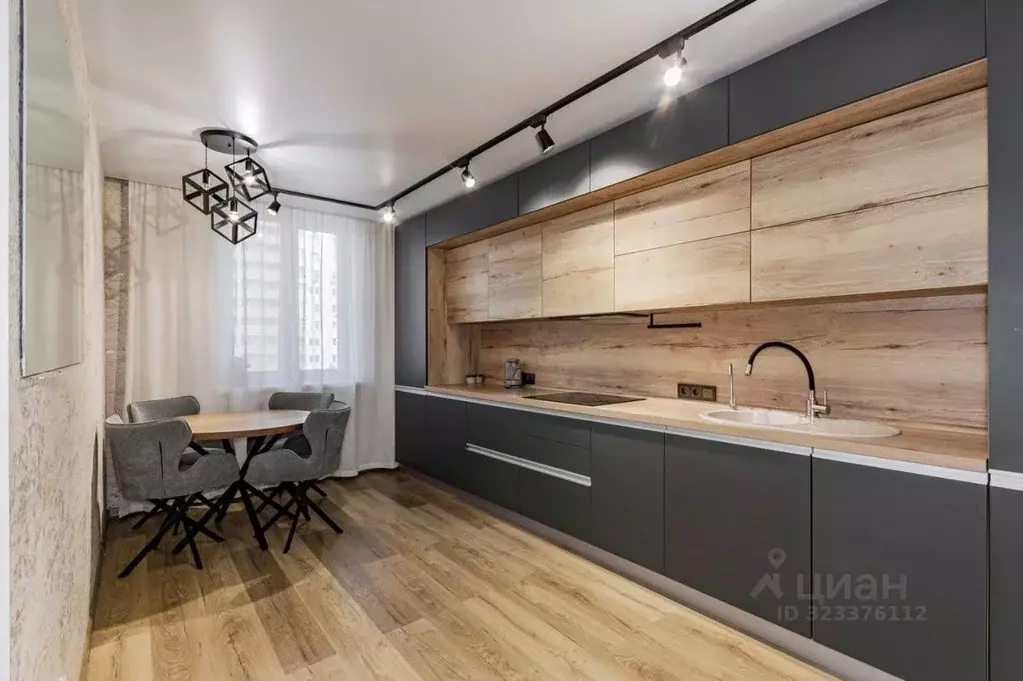 3-к кв. Свердловская область, Екатеринбург ул. Вилонова, 22А (83.0 м) - Фото 1