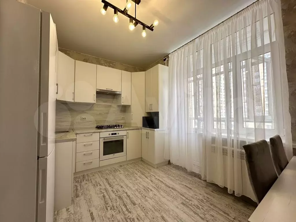 2-к. квартира, 60 м, 6/18 эт. - Фото 1