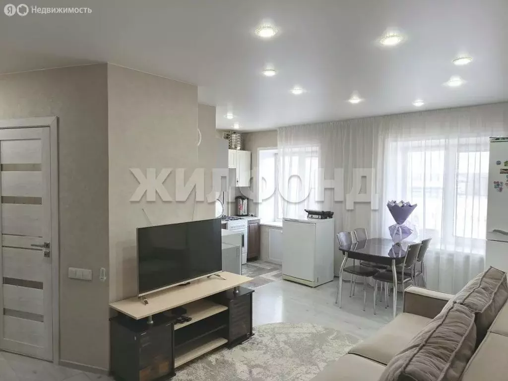 2-комнатная квартира: Карасук, улица Ленина, 141 (57.1 м) - Фото 2