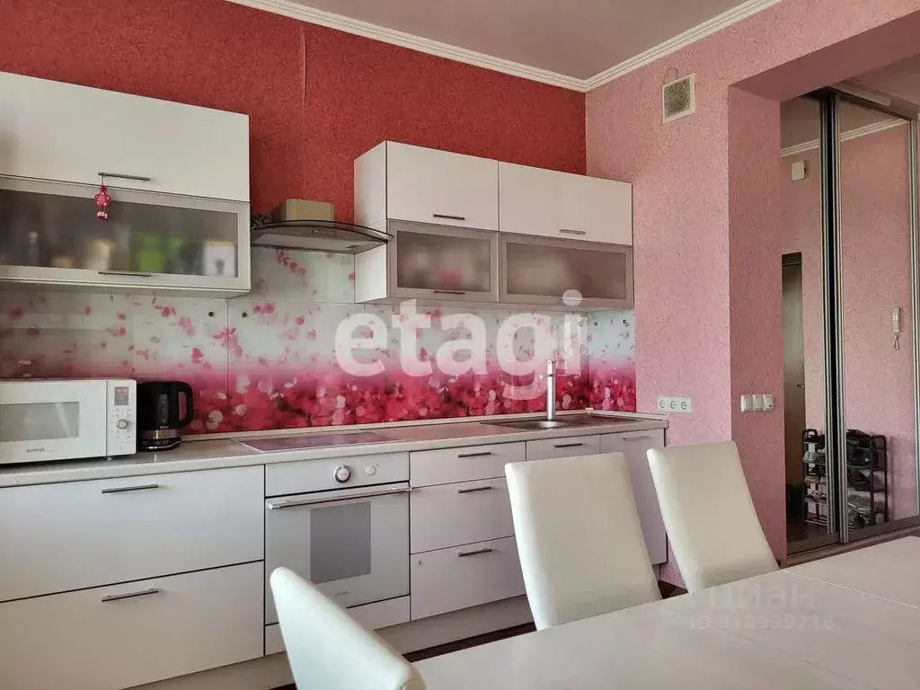 2-к кв. Красноярский край, Красноярск ул. Горького, 36А (79.2 м) - Фото 0