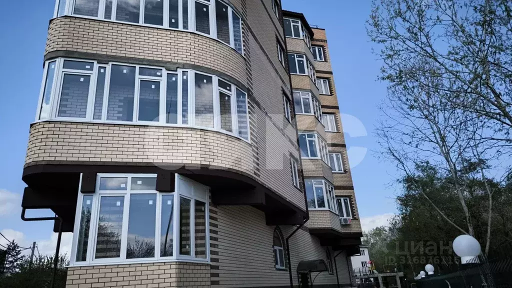 3-к кв. Краснодарский край, Горячий Ключ ул. Ленина, 199Б (66.7 м) - Фото 0