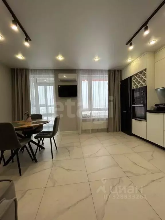 2-к кв. Тюменская область, Тюмень ул. Обдорская, 1 (59.6 м) - Фото 1