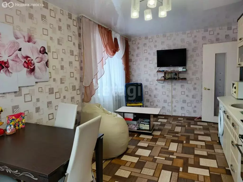 3-комнатная квартира: Петропавловск-Камчатский, улица Максутова, 18 ... - Фото 1
