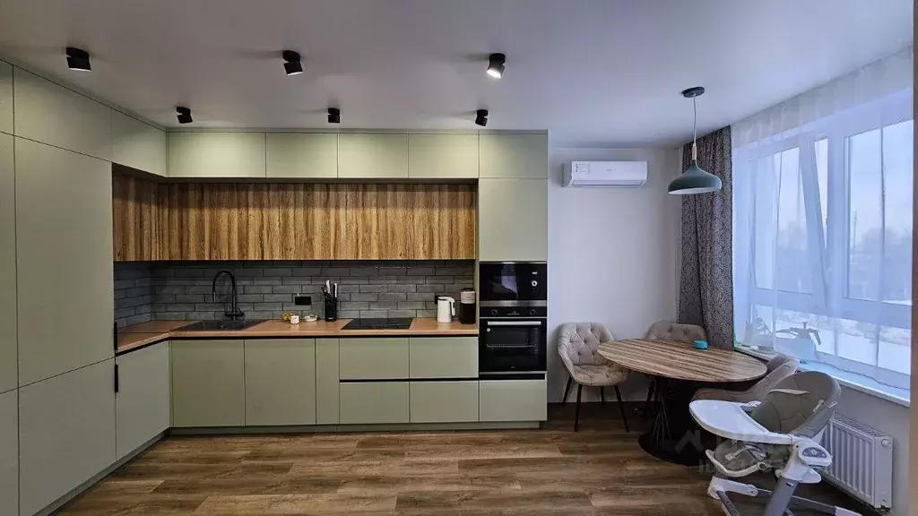 3-к кв. Тюменская область, Тюмень ул. Сергея Свиридова, 5 (88.0 м) - Фото 1