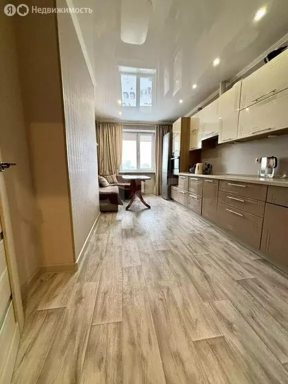 3-комнатная квартира: Омск, улица Долгирева, 5 (81 м) - Фото 2