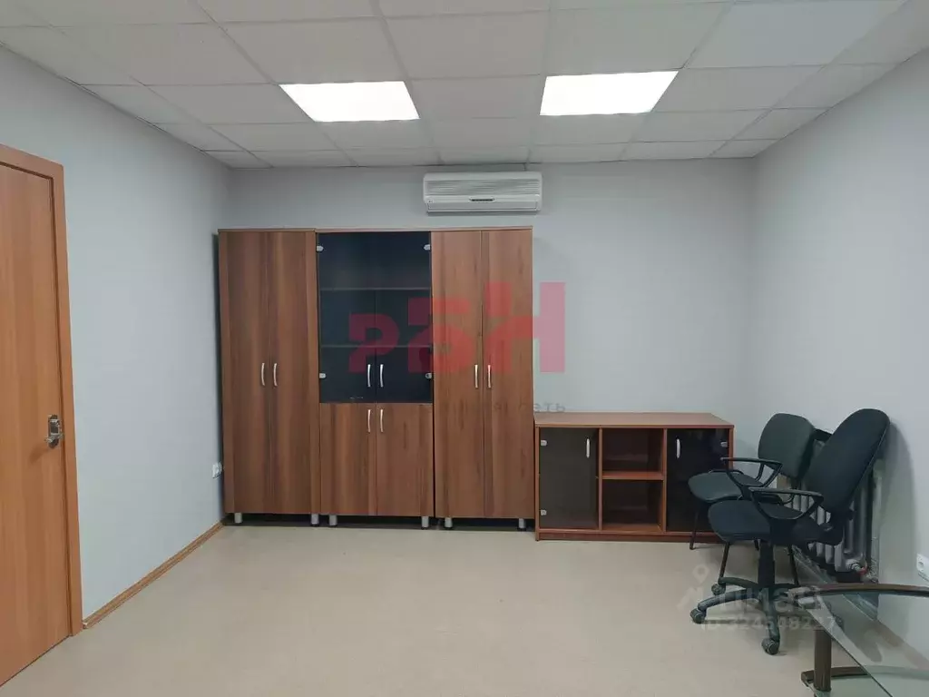 Офис в Тюменская область, Тюмень ул. Коммунаров, 35 (100 м) - Фото 1