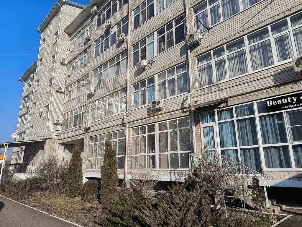 2-к кв. Адыгея, Майкоп ул. 3-го Интернационала, 165 (62.0 м) - Фото 1