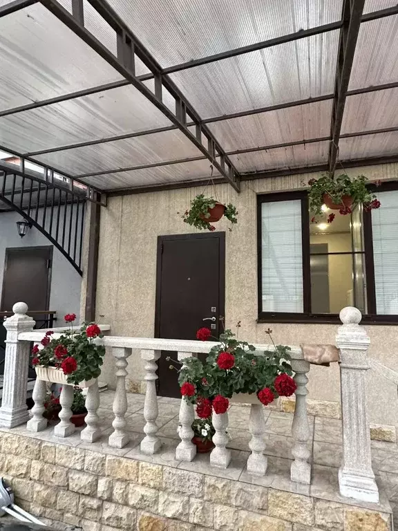 3-к кв. Северная Осетия, Владикавказ ул. Алихана Гагкаева, 5к7 (136.0 ... - Фото 0
