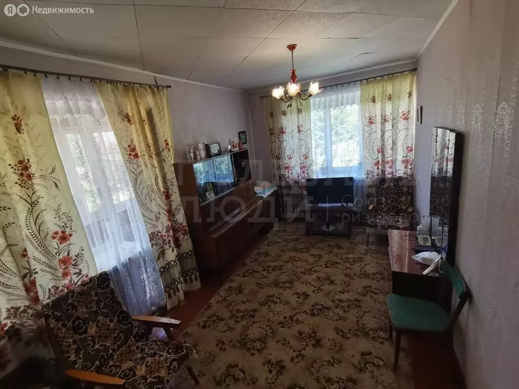 2-комнатная квартира: Крестцы, улица Ставского, 12 (43.8 м) - Фото 1