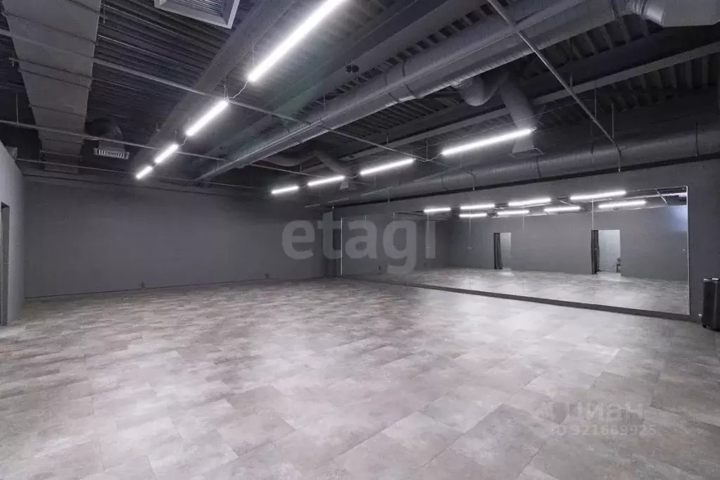 Торговая площадь в Тюменская область, Тюмень ул. 50 лет ВЛКСМ, 63 (142 ... - Фото 1