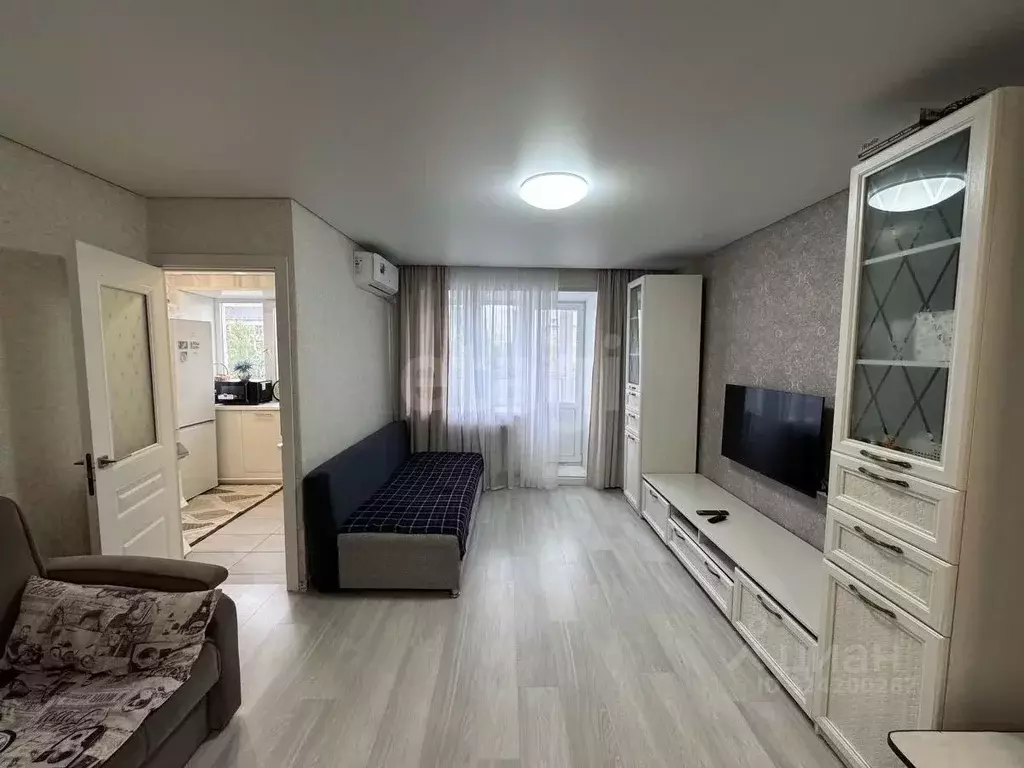 2-к кв. Тюменская область, Тюмень ул. Республики, 176 (42.6 м) - Фото 1