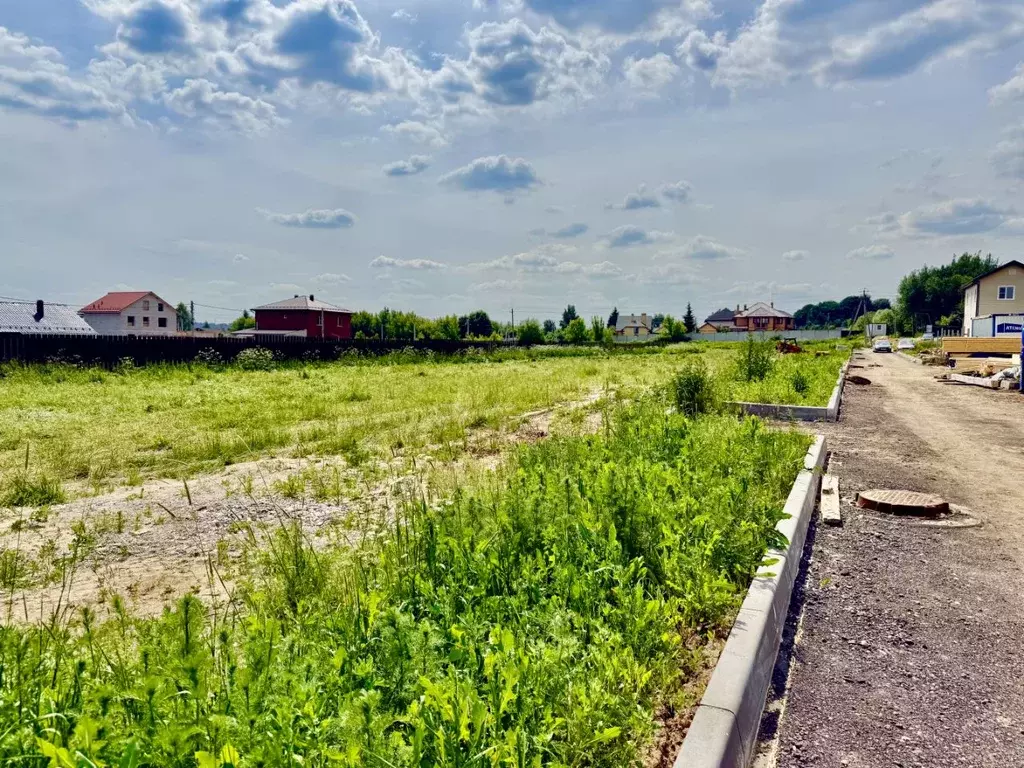 Участок в Московская область, Ленинский городской округ, с. Остров ул. ... - Фото 1