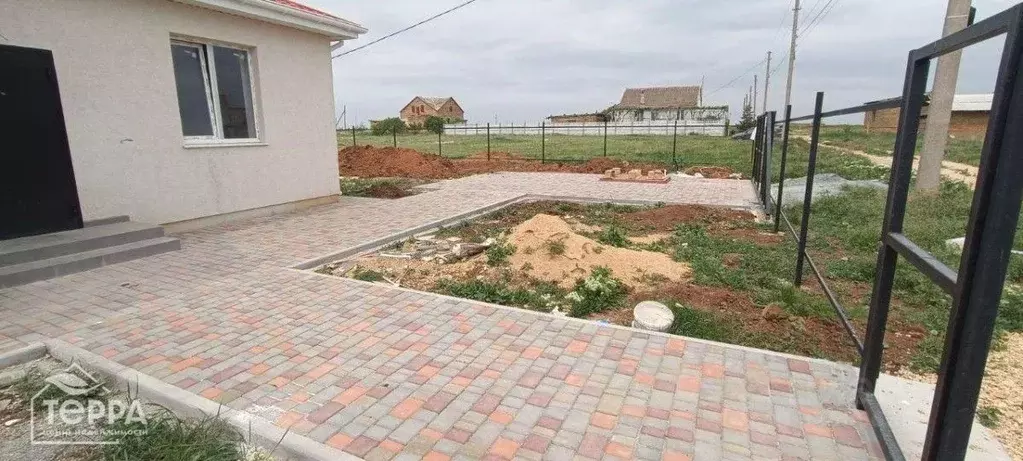 Дом в Крым, Сакский район, Лесновское с/пос, с. Владимировка ул. ... - Фото 2