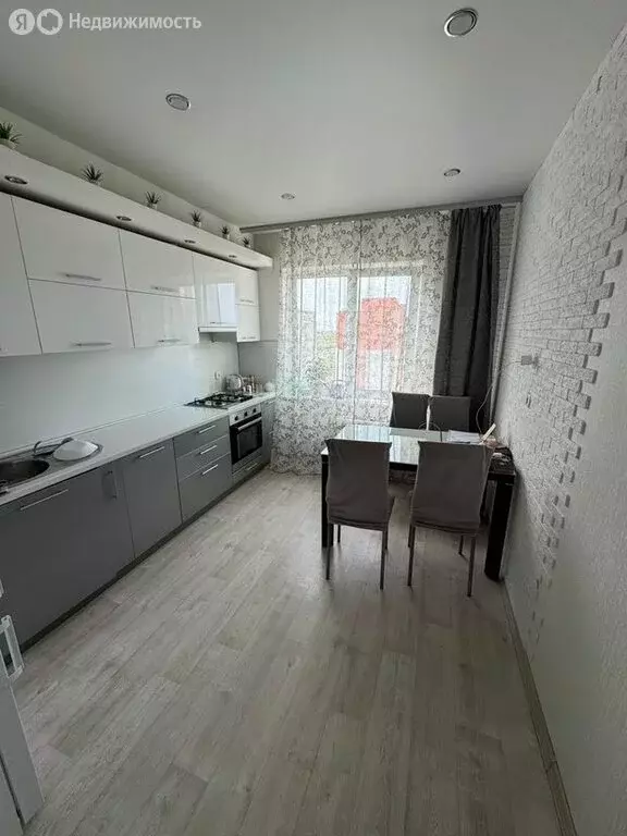 3-комнатная квартира: Омск, улица Конева, 34 (63.4 м) - Фото 0