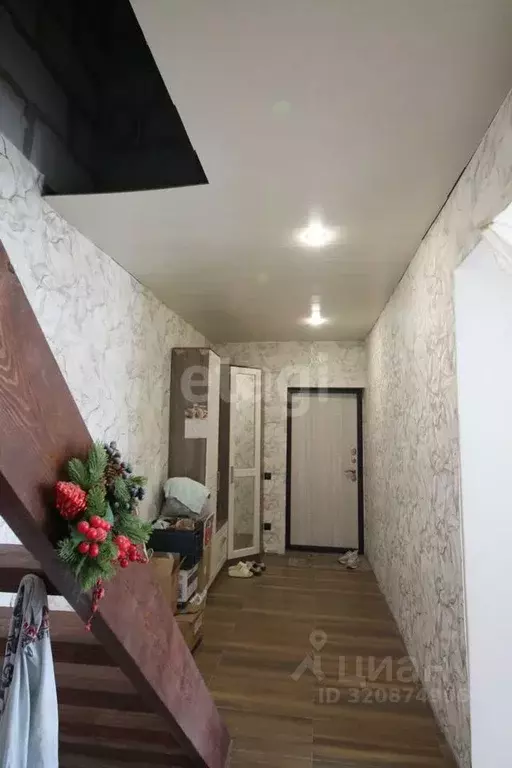 Дом в Свердловская область, Екатеринбург пер. Певческий, 3 (300 м) - Фото 1