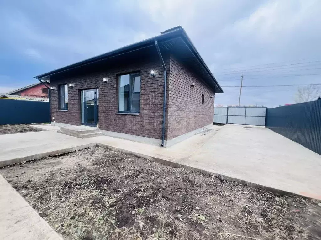 Дом в Саратовская область, Энгельс проезд 3-й Студенческий, 18 (120 м) - Фото 1