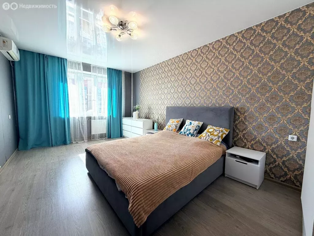 3-комнатная квартира: село Осиново, улица Гайсина, 2 (82 м) - Фото 1