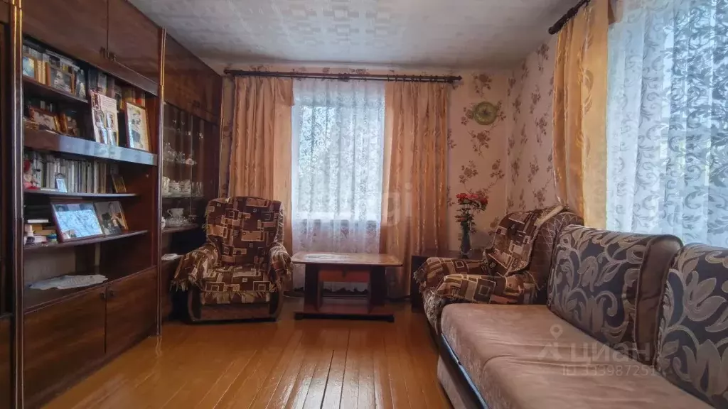 3-к кв. Псковская область, Остров ул. Калинина, 14 (53.5 м) - Фото 2