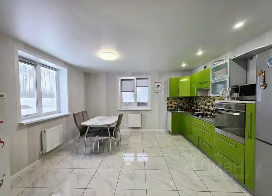 Дом в Пермский край, Александровск Яйва пгт, ул. Ломоносова, 14 (271 ... - Фото 1