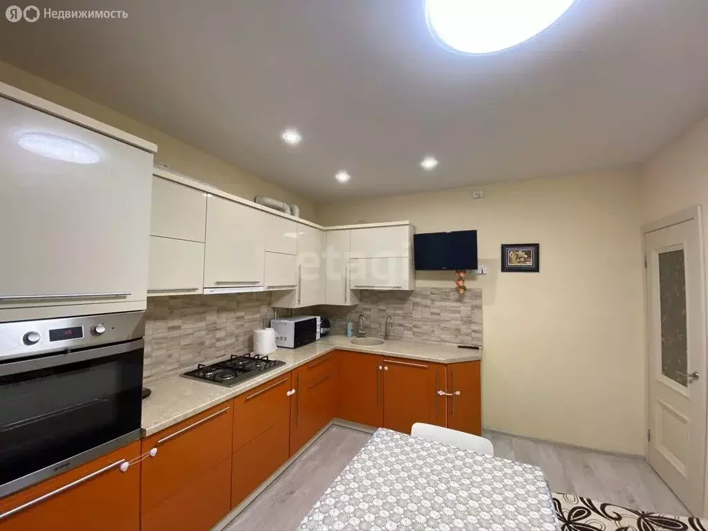 2-комнатная квартира: Калининград, улица Виктора Денисова, 12 (61.5 м) - Фото 1