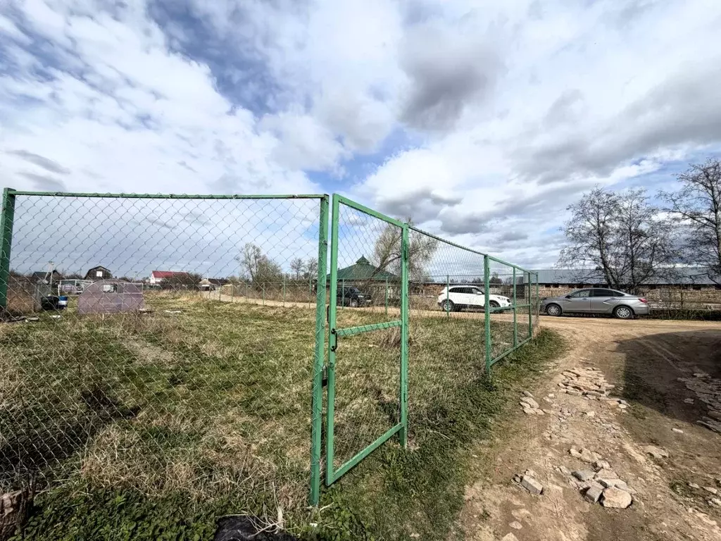 Участок в Псковская область, Псковский муниципальный округ, д. Родина ... - Фото 1