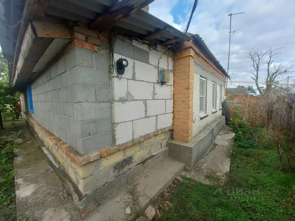 Дом в Ставропольский край, Красногвардейский муниципальный округ, с. ... - Фото 1