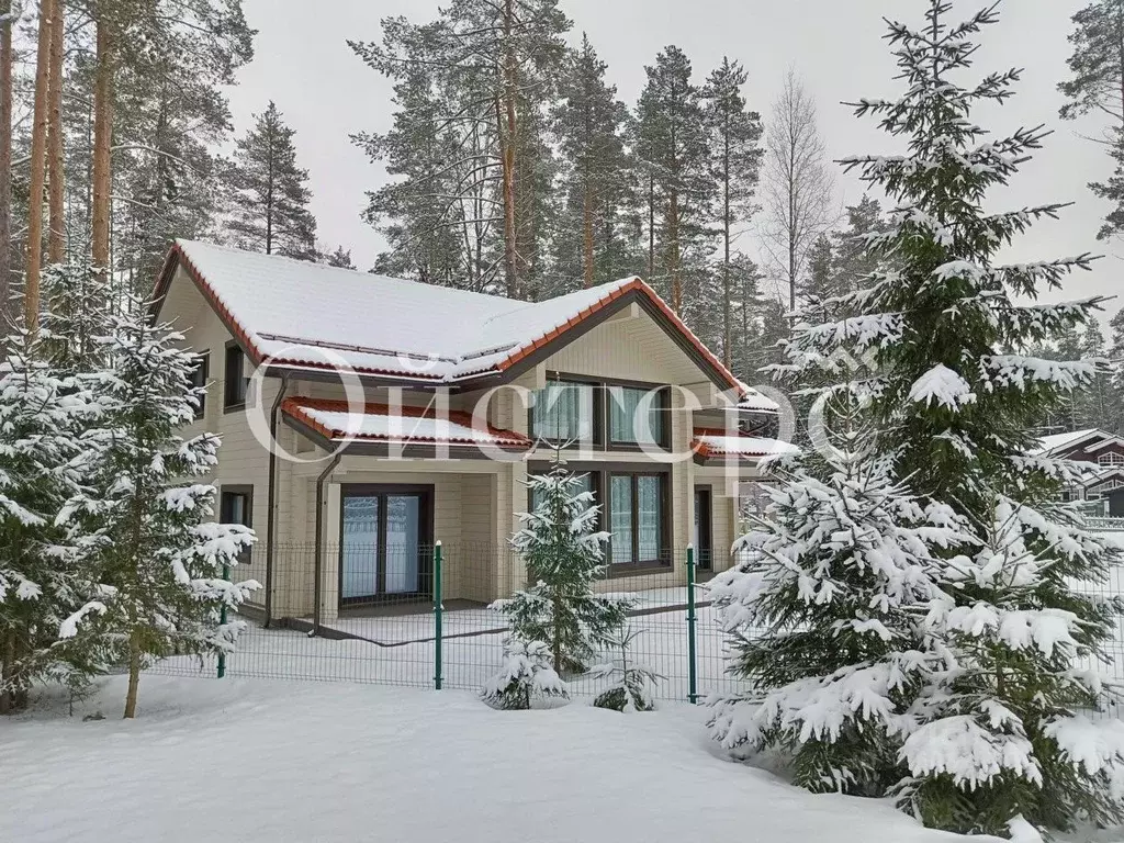 Дом в Ленинградская область, Выборгский район, Рощино пгт, ЦК-2 клп 10 ... - Фото 1