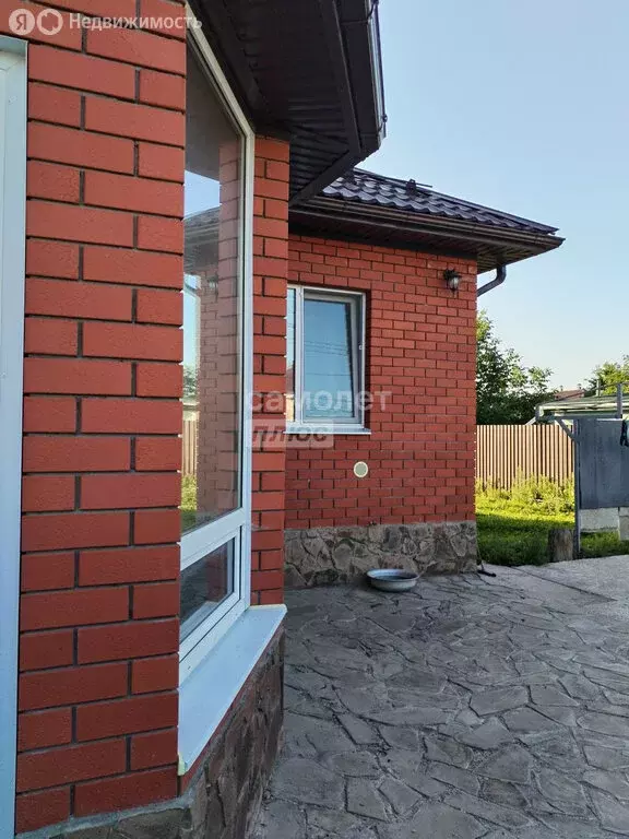 Дом в Саратовская область, муниципальное образование Энгельс, посёлок ... - Фото 1