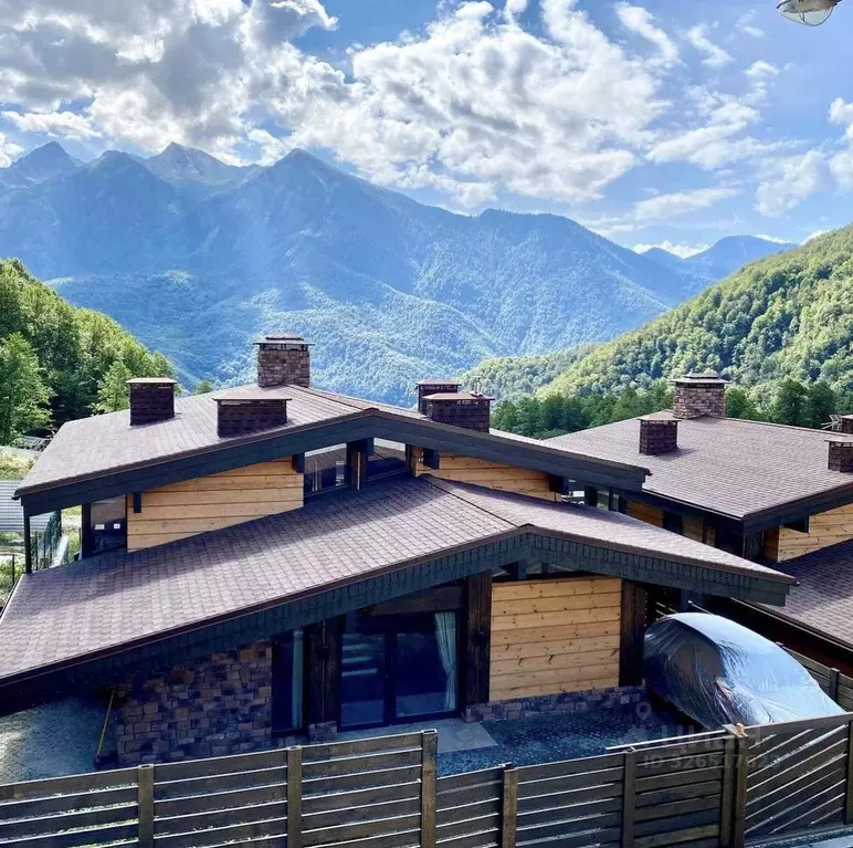 Дом в Краснодарский край, Сочи городской округ, Красная Поляна пгт  ... - Фото 1