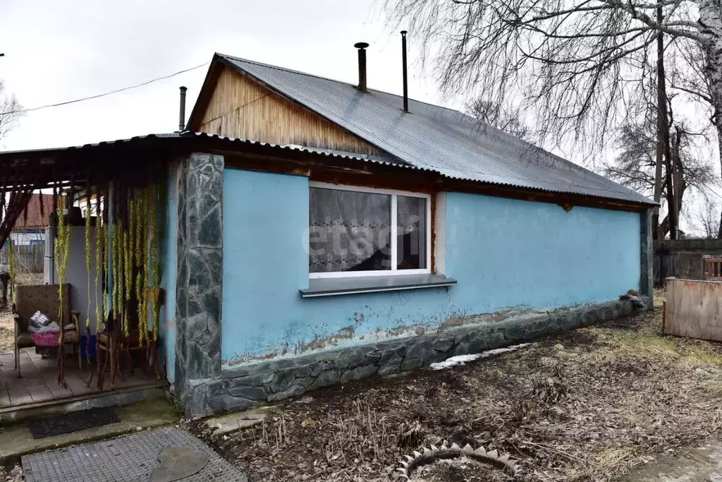 Дом в Алтайский край, Зональный район, с. Новая Чемровка Зеленая ул., ... - Фото 1