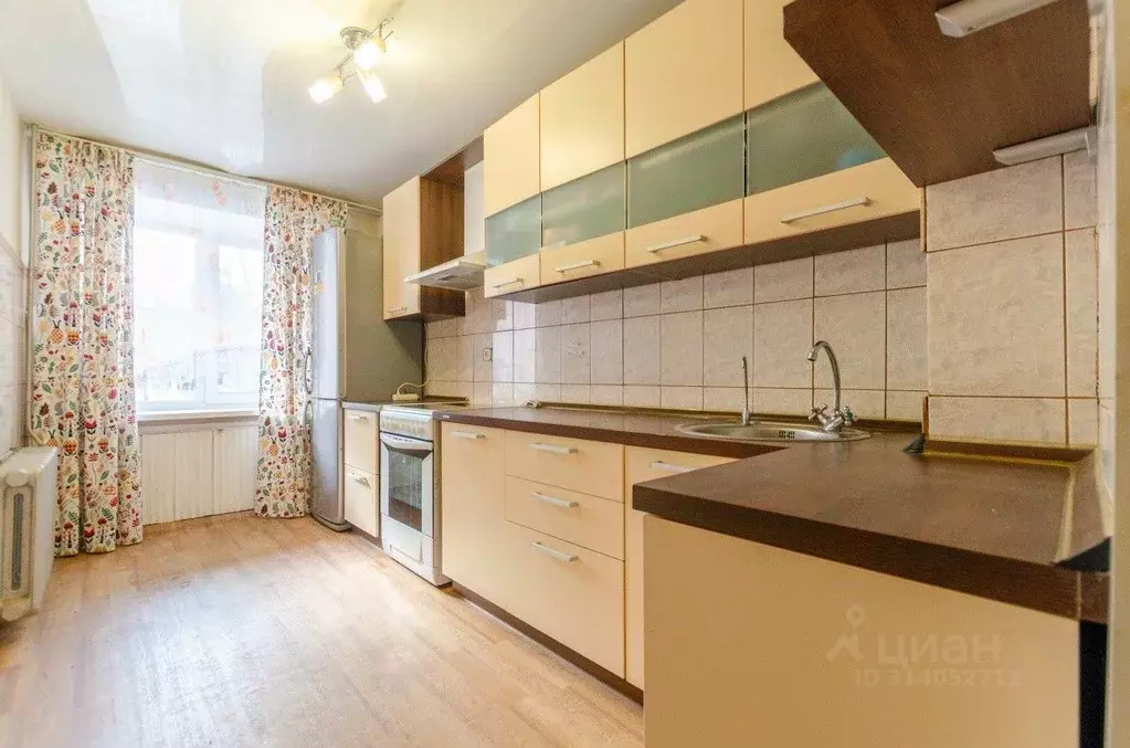 2-к кв. Свердловская область, Екатеринбург ул. Победы, 31 (51.0 м) - Фото 0