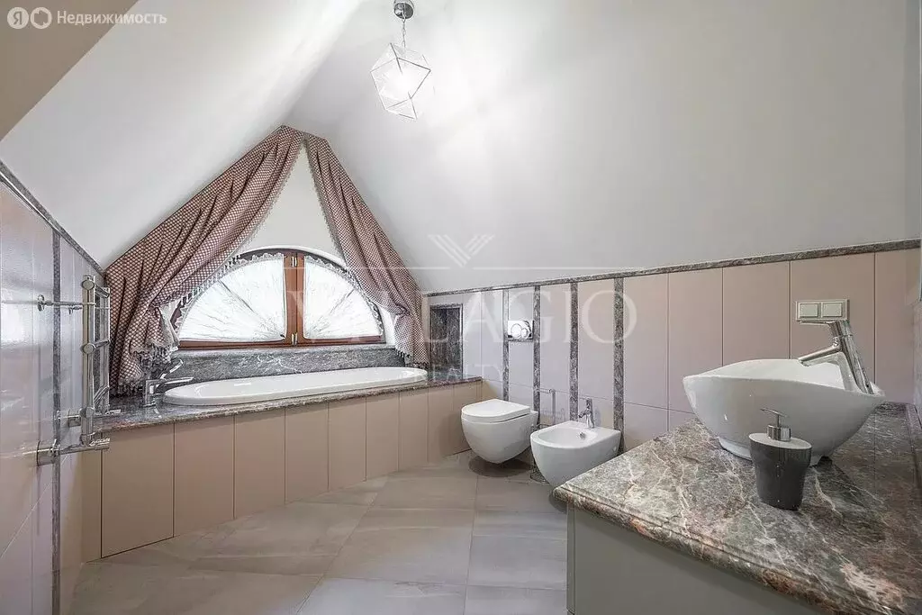 Дом в Одинцово, Озёрная улица, 92 (367 м) - Фото 1