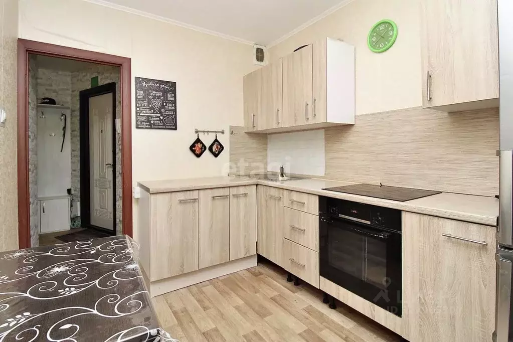 3-к кв. Тюменская область, Тюмень ул. 50 лет ВЛКСМ, 31 (65.5 м) - Фото 1