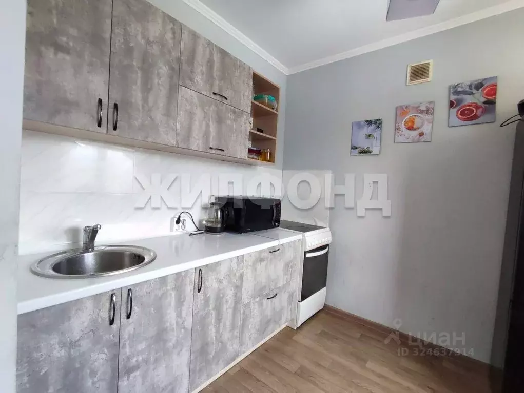 3-к кв. Алтайский край, Барнаул ул. Антона Петрова, 152 (62.4 м) - Фото 1