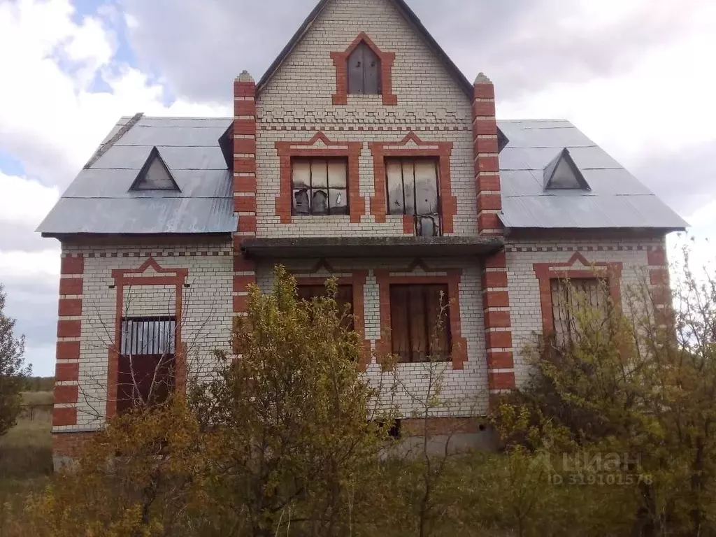 Дом в Мордовия, Большеберезниковский район, с. Паракино  (230 м) - Фото 1