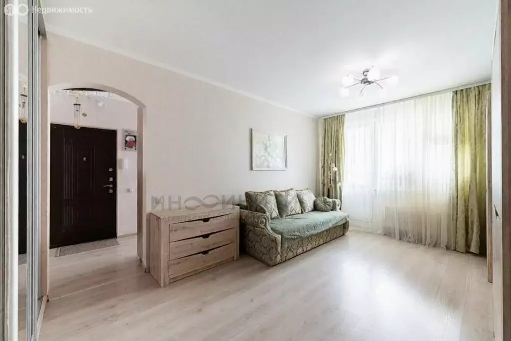 3-комнатная квартира: Москва, проспект Защитников Москвы, 8 (74.8 м) - Фото 1