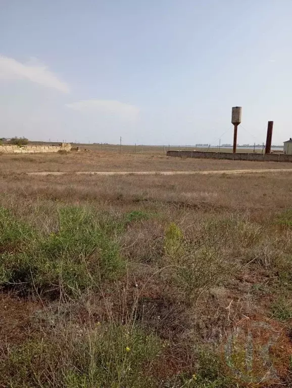 Участок в Крым, Сакский район, Суворовское с/пос, с. Лиманное ул. ... - Фото 1