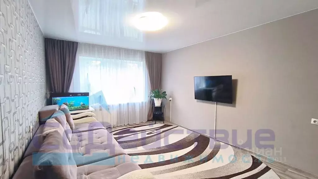 3-к кв. Омская область, Омск просп. Комарова, 5 (64.2 м) - Фото 2