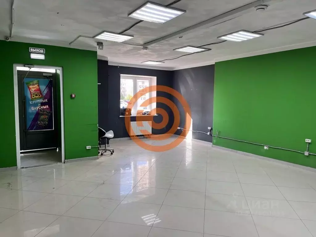 Торговая площадь в Тюменская область, Тюмень ул. Мельникайте, 2к11 (60 ... - Фото 1