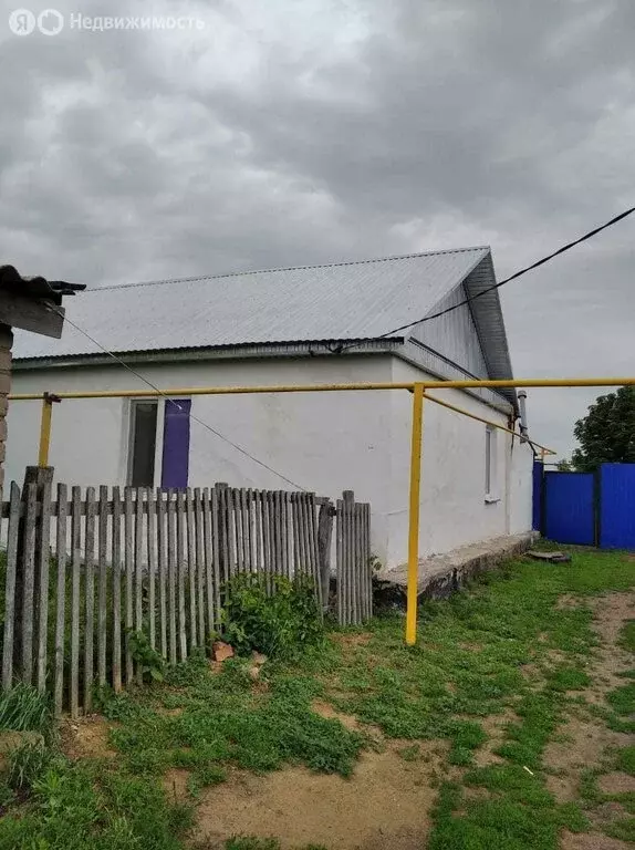 Дом в Оренбургский район, Сергиевский сельсовет, село Приютово, ... - Фото 1