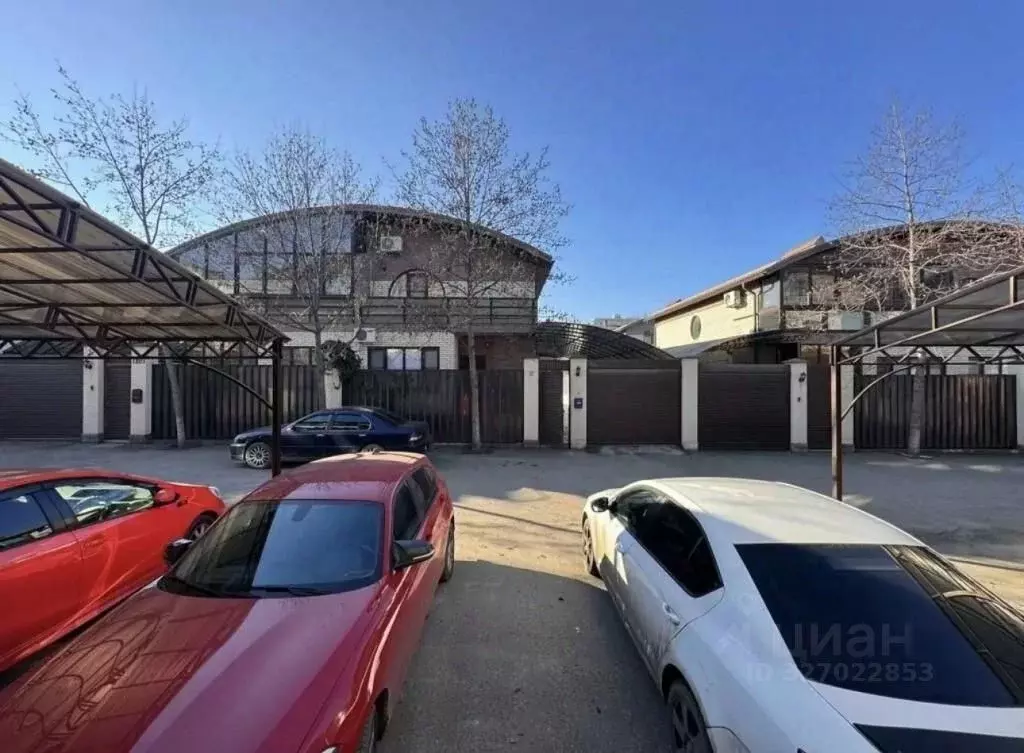 2-к кв. Краснодарский край, Краснодар ул. Цезаря Куникова, 13 (70.0 м) - Фото 1